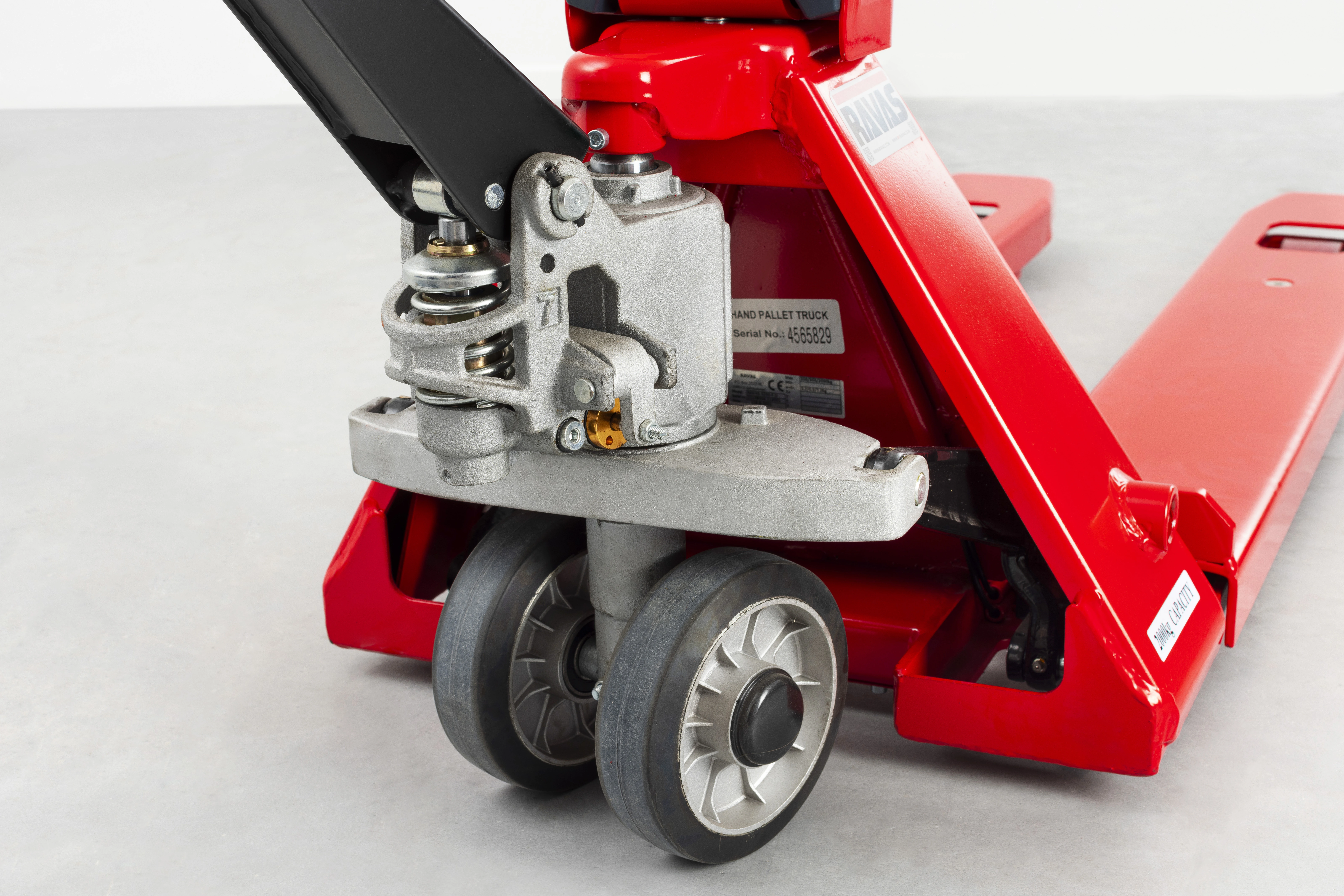 ravas-3200_0317 Ravas 3200 Advanced Pallet Truck Scale closeup of rear wheels